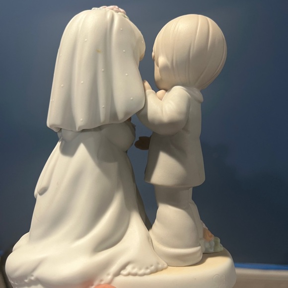 Precious Moments
| Give You My Love Forever True
© 1994 Precious Moments Inc. - Picture 3 of 5